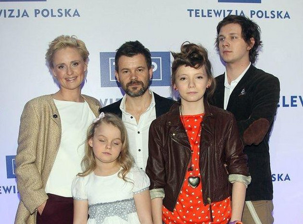 Joanna (Kinga Preis) i Jerzy (Jacek Braciak) Polak mają już za sobą związki i dzieci z poprzednimi partnerami.