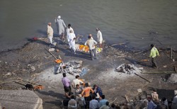 Jak działają fabryki szkieletów? "Szlaki handlu kośćmi wiodły od zapadłych wiosek do najbardziej szanowanych uczelni"