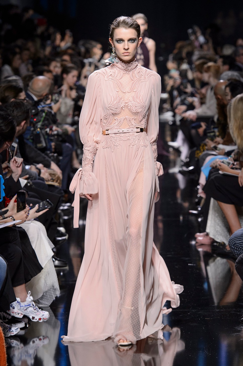 El vestido Princess Cataline de Elie Saab es una de las piezas más elegantes de la colección otoño-invierno 2017