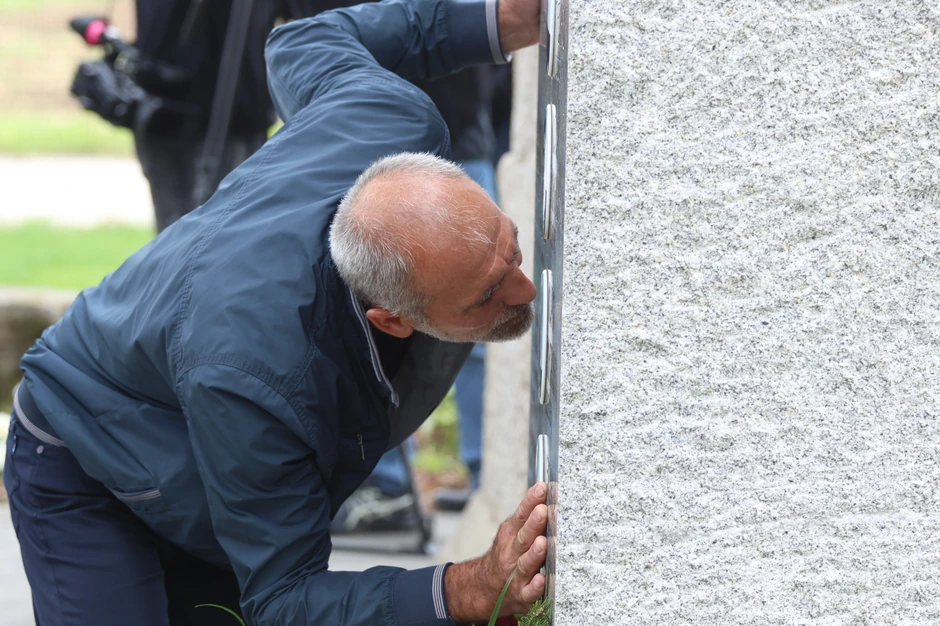 Potresne scene kod spomenika 