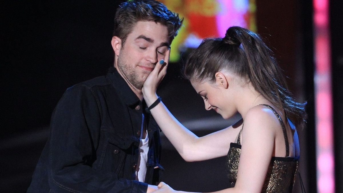 Robert Pattinson oskarżył Kristen Stewart o drugi romans.