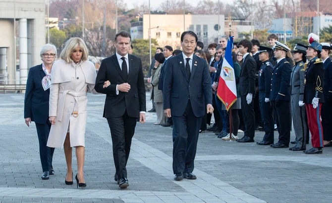 Brižit i Emanuel Makron u Seulu