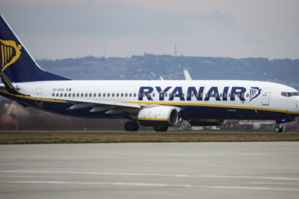 Ryanair odwołał 400 lotów. Komu przysługuje odszkodowanie?