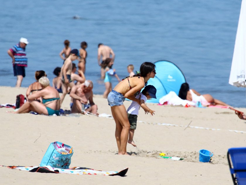 Marta Kaczyńska na plaży w Sopocie