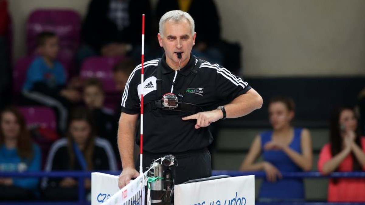 Po raz pierwszy w historii w meczu PlusLigi AZS Politechnika Warszawska – ZAKSA Kędzierzyn-Koźle (0:3) arbiter miał na sobie specjalną kamerę, która miała rejestrować obraz i dźwięk w trakcie ewentualnych rozmów z kapitanami obu zespołów.