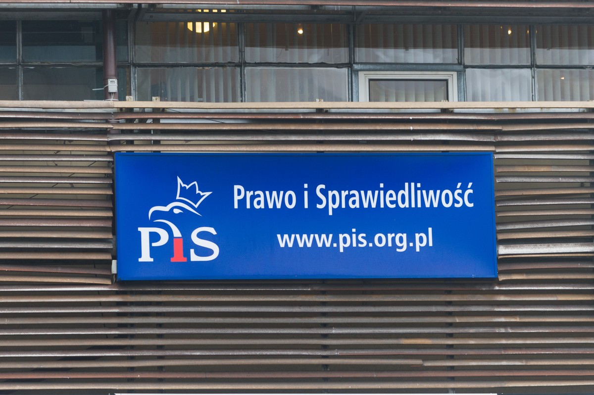 Decyzję o wykluczeniu radnego z partii podjął w piątek wieczorem Zarząd Okręgowy Prawa i Sprawiedliwości