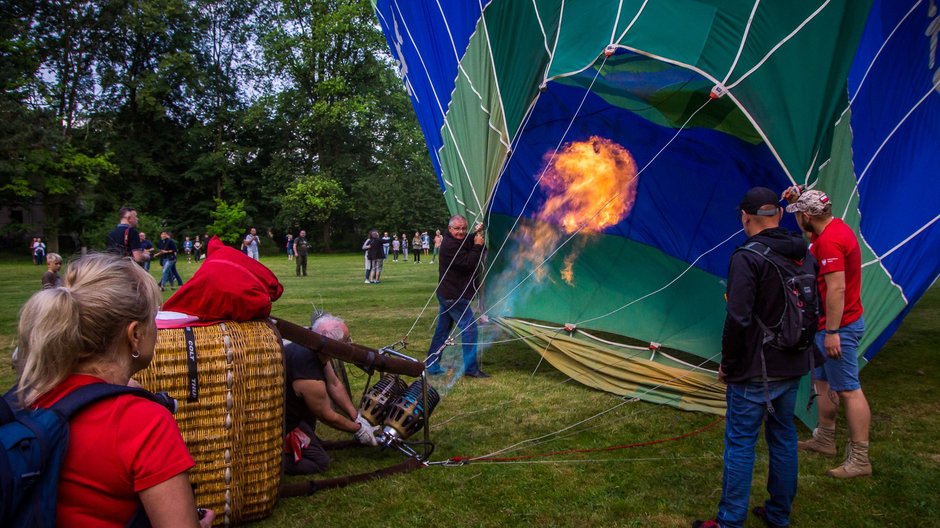 II Zawody Balonowe "In The Silesian Sky" - start balonów świtem z pszczyńskiego parku zamkowego - 25.06.2022 r. - autor: Andrzej Grynpeter