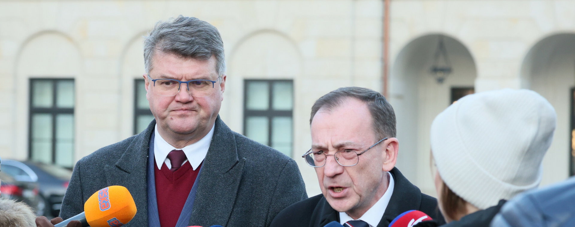 Maciej Wąsika i Mariusz Kamiński na dziedzińcu Pałacu Prezydenckiego kilka godzin przed zatrzymaniem