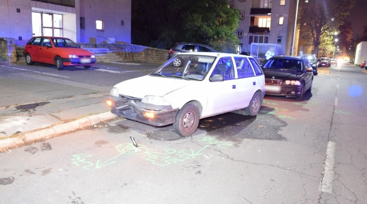 Két parkoló kocsinak is nekihajtott a részeg sofőr / Fotó: Police.hu