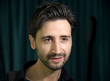 Pevač podelio NEPRIJATNO ISKUSTVO SA TASTOM na dan venčanja, mlada na pola OTKOPČANA: "Uspela je da obije vrata, nisam znao šta se dešava" 