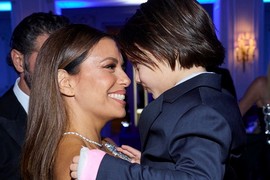 Eva Longorija ima UBEDLJIVO NAJLEPŠEG I NAJSLAĐEG SINA u Holivudu! Doslovno je KOPIJA MAME i svi bi ga 'pojeli' od slatkoće: Glumica ga vaspitava na jedan POSEBAN NAČIN