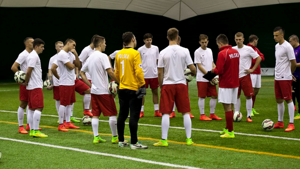 Piłkarska reprezentacja Polski zdobywająca medal mistrzostw Europy? W przypadku minifutbolu to nie tylko marzenia. Biało-Czerwoni są już w Czarnogórze, gdzie właśnie rozpoczyna się europejski czempionat w sześcioosobowej odmianie piłki nożnej. Podopieczni Klaudiusza Hirscha mogą być "czarnym koniem" turnieju.