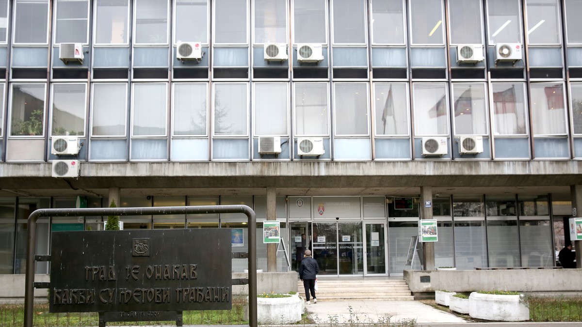 Besplatni ultrazvučni pregledi dojki ispred zgrade Opštine Novi Beograd u sredu