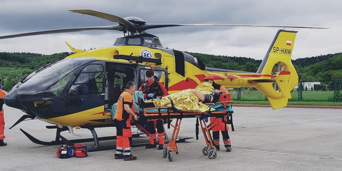 Akcja ratunkowa w Huwnikach. 57-latek został zabrany śmigłowcem do szpitala