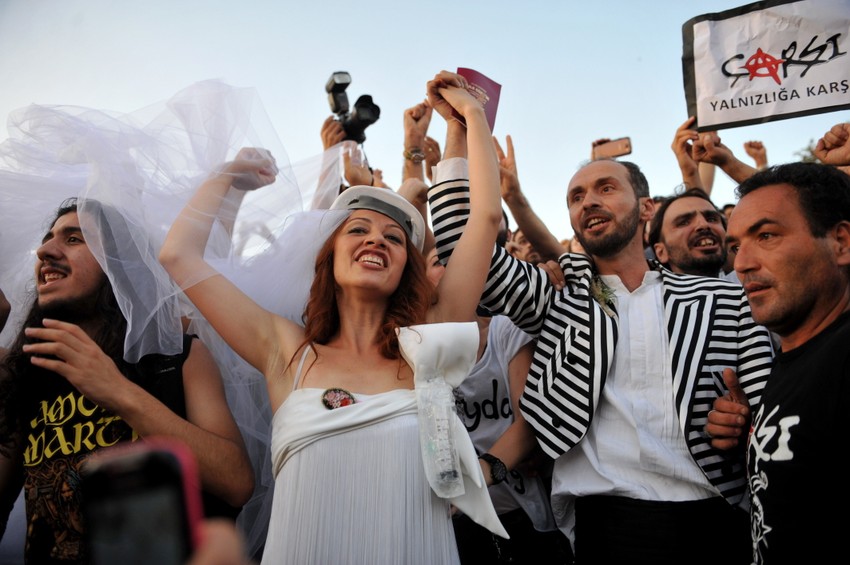 Proslava među demonstrantima