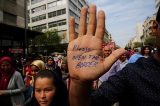 Grecja: Co najmniej 400 uchodźców przewieziono z Idomeni do ośrodków