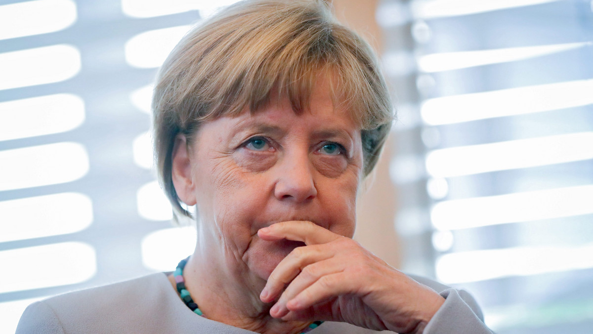 Kanclerz Niemiec Angela Merkel wezwała prezydenta Turcji Recepa Tayyipa Erdogana do przestrzegania praworządności i ostrzegła, że kara śmierci jest nie do pogodzenia z członkostwem w Unii Europejskiej.