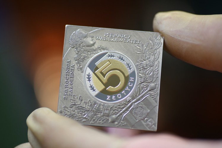 Srebrna moneta kolekcjonerska o nominale 5 zł 


<br><br>(zuz) PAP/Leszek Szymański