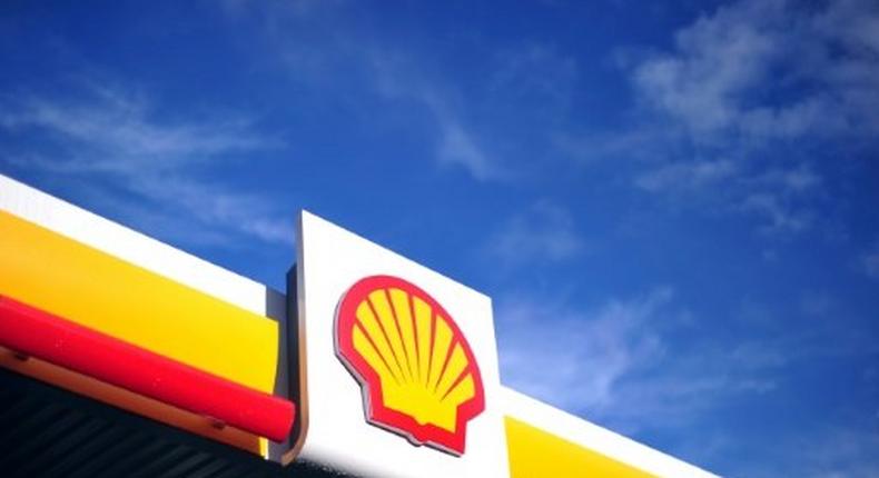 Energy giant Royal Dutch Shell sold its onshore oil and gas interests in Gabon to Carlyle for the equivalent of 544 million euros in a deal expected to complete in mid-2017