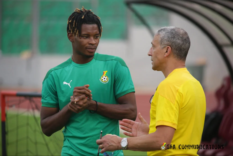 Chris Hughton talks to midfielder Edmund Addo