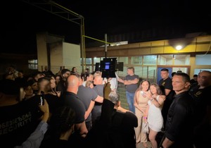 Ceca se slika sa publikom 