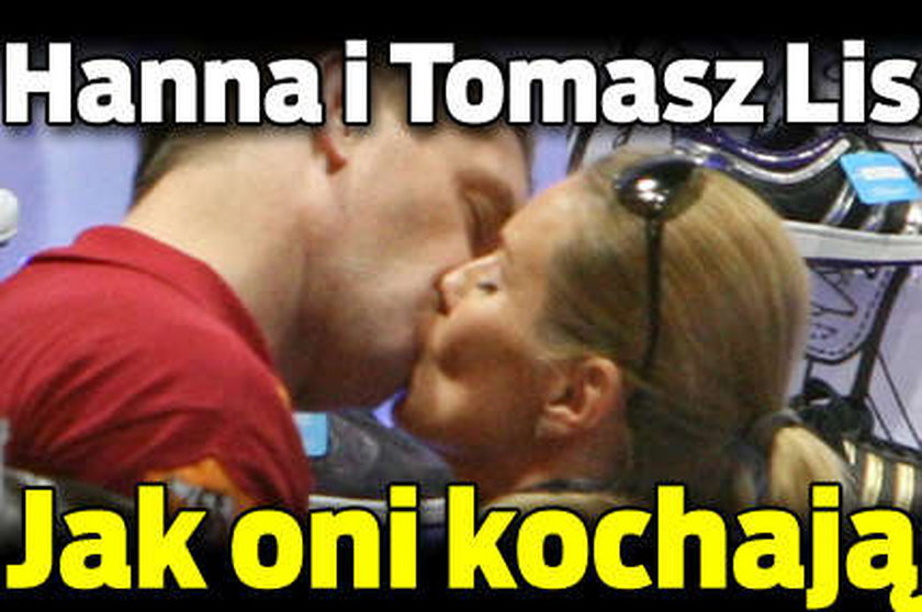 Tomasz i Hanna Lisowie - pocałunek w obuwniczym