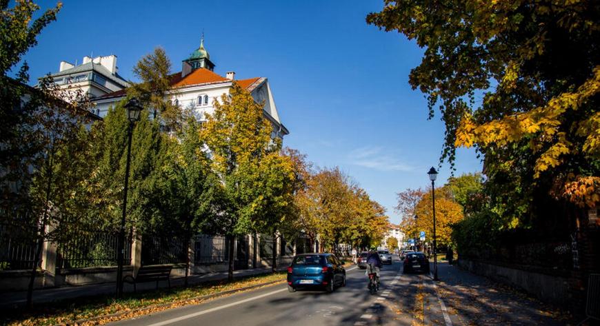 Wesoła to ważny punkt w życiu miasta. Dawne przedmieście Krakowa najpierw zamieniło się w mieszczańskie ogrody, w których warto było bywać, potem stało się dzielnicą szpitalną. Teraz ma tu powstać tętniąca życiem dzielnica kultury.