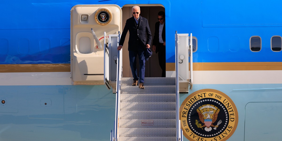 Prezydent USA Joe Biden przy samolocie Air FOrce One. 19 stycznia 2023 r.