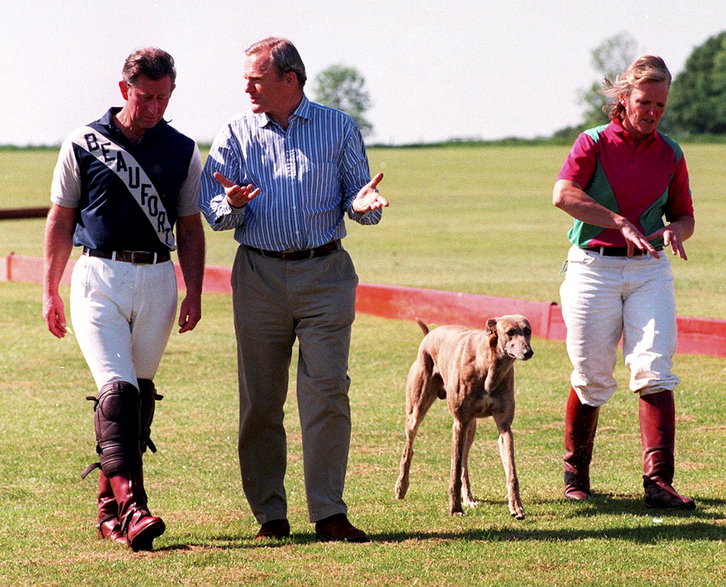 Rok 1996. Książę Karol po meczu polo