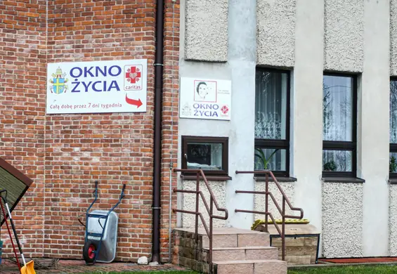 Troje dzieci w oknach życia w trzech różnych miastach. Wystarczyły dwa dni