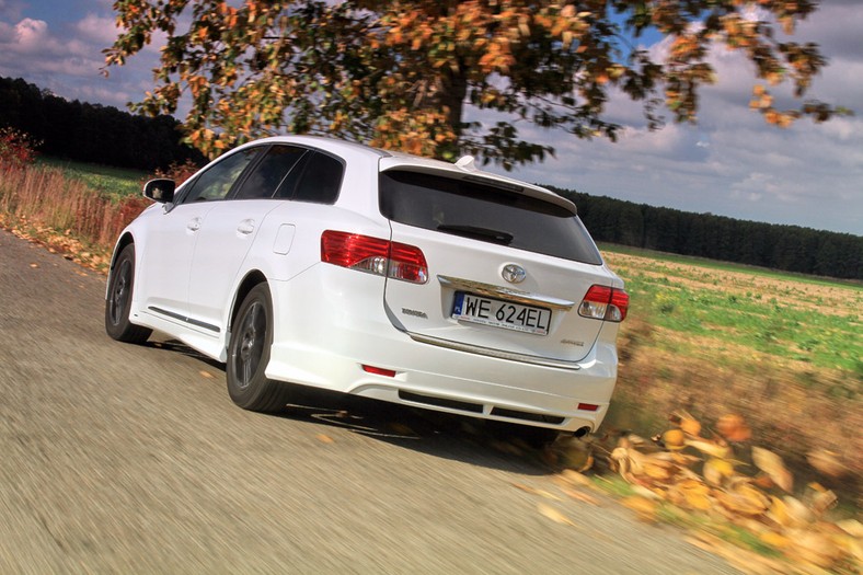 Test Toyoty Avensis Kombi 2.0 D-4D: rodzinnie i sportowo