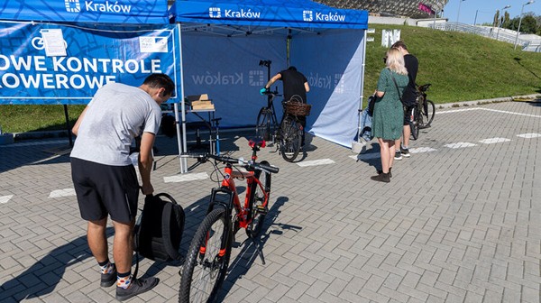 Bezpłatne kontrole rowerowe mają zapobiec poruszaniu się po mieście niesprawnymi pojazdami i ograniczyć liczbę wypadków z udziałem rowerzystów.