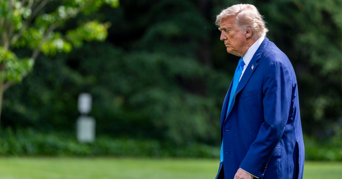 Donald Trump potknął się na schodach do Air Force One. Internauci: "Czy on wytrzyma cztery lata?"