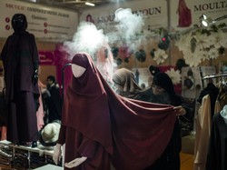 Egzotycznie to mało powiedziane. Tak wyglądają targi mody dla muzułmanów pod Paryżem. FOTO