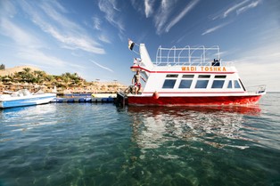 Kiedyś przywilej najbogatszych, później obowiązek mas. Płatnego urlopu znów może zabraknąć