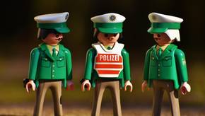 Auf Verfolgungsjagd: Mit dem Hubschrauber und Motorrad von Playmobil Polizei