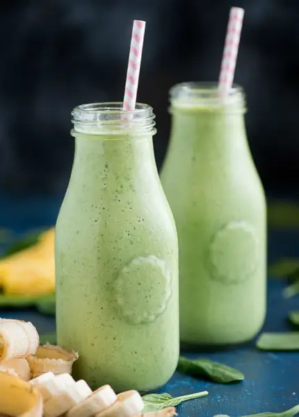 Zielone smoothie może być sycące. Zadbaj o dużą ilość białka / Pinterest