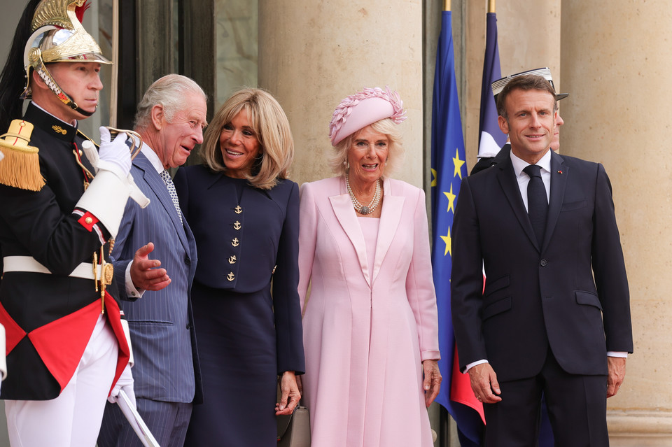 Król Karol III, Brigitte Macron, królowa Kamila, Emmanuel Macron