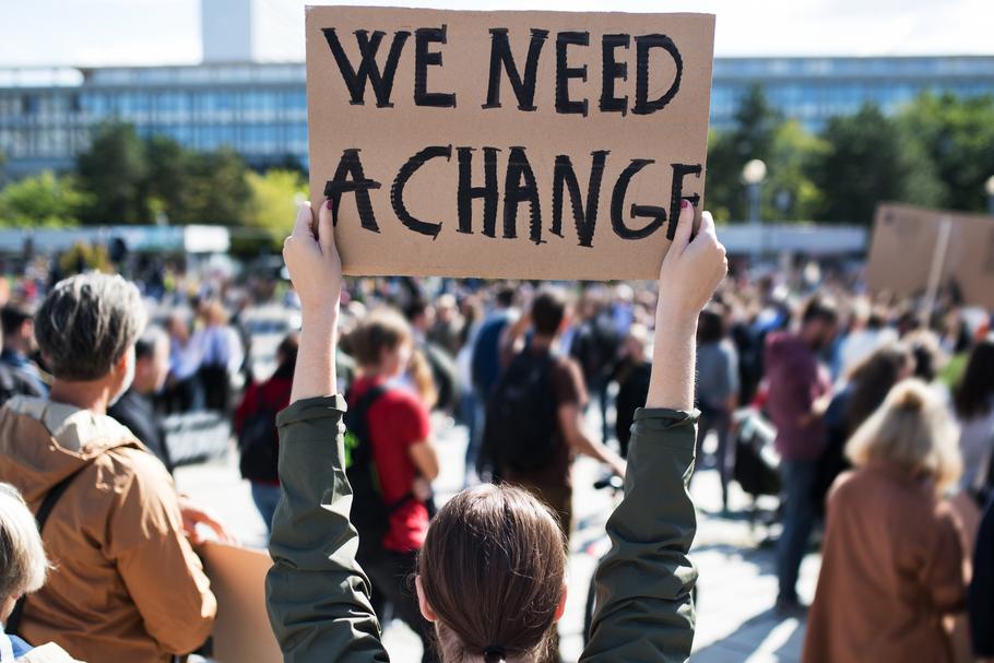 Młodzież na protestach proklimatycznych i Greta Thunberg to niestety bardziej wyjątek niż reguła