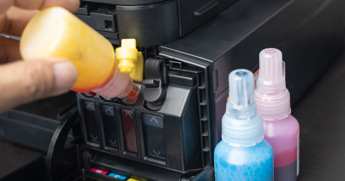 Drukarka z tanimi tuszami pomagamy wybrać