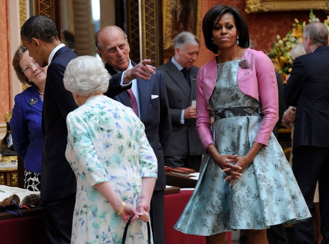 Barack Obama z żoną i królową Elżbietą II