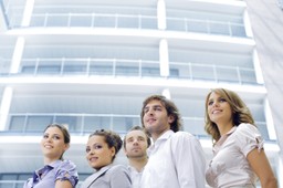 Oczekiwanie na "Mieszkanie dla Młodych" hamuje rynek. Wielu odkłada decyzję o zakupie