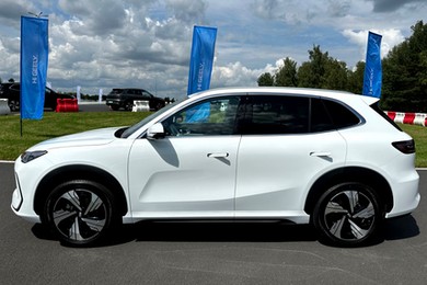 Nowy SUV trzęsie rynkiem. Cena? Ma silnik 220 KM i znika w ciemno