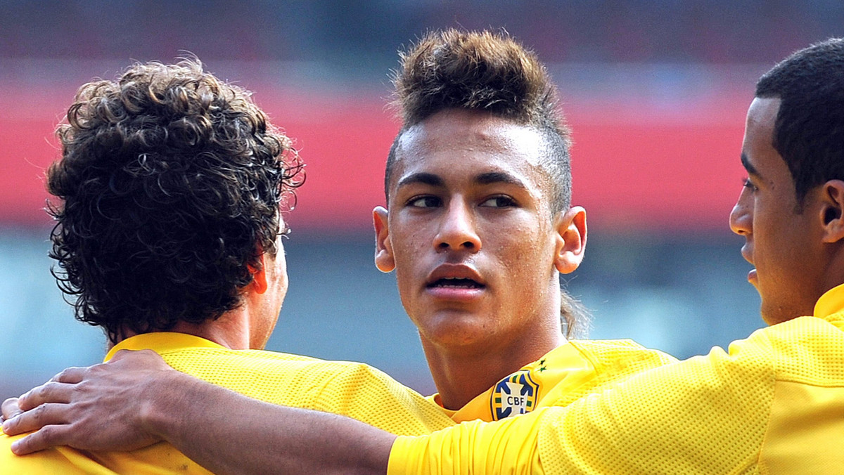 Napastnik reprezentacji Brazylii, Neymar, został w niedzielę bohaterem swojego zespołu strzelając dwa gole w zwycięskim meczu towarzyskim ze Szkocją. Po spotkaniu utalentowany snajper Santosu wyznał, że pragnie pójść śladami wielkiej legendy Canarinhos, Romario.