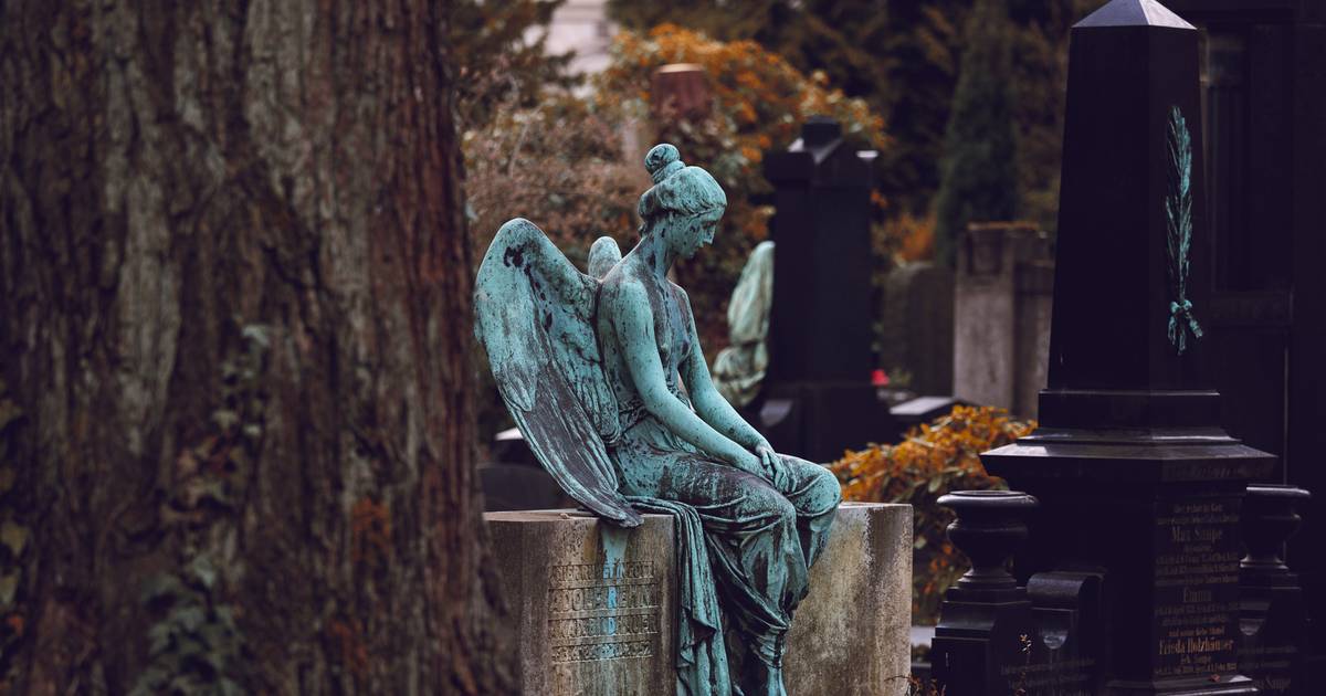 Tych rzeczy nie rób w Zaduszki. Możesz zaszkodzić sobie i zmarłym