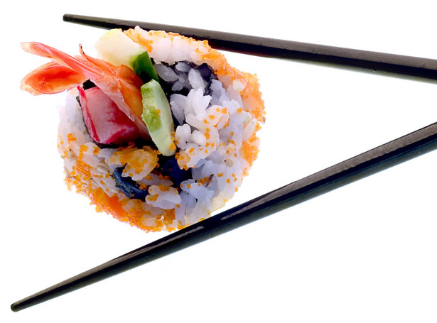 Smakowy kontrast tworzą płatki imbiru podawane obok sushi