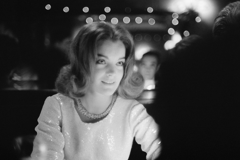 Romy Schneider w restauracji Maxim's w Paryżu