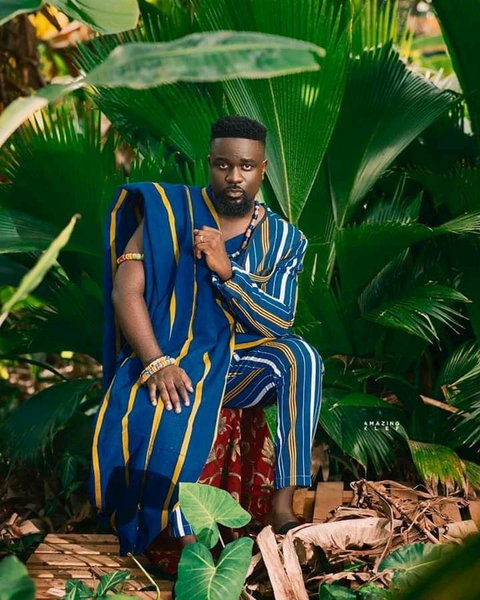 Sarkodie celebrates his birthday with dope African print apparel