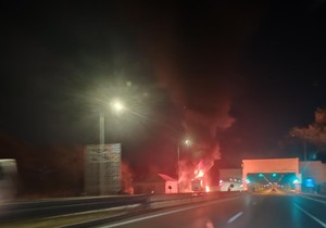 Zapaljena prikolica kamiona kod tunela Železnik
