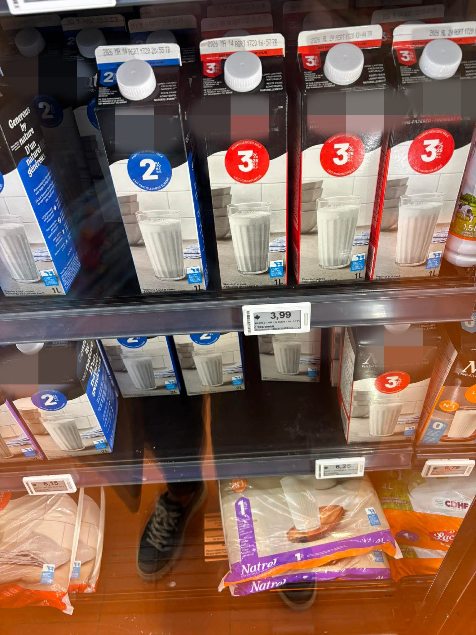 Monika nám poslala fotky z kanadského supermarketu. 